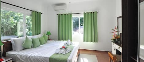 1 quarto, cofres nos quartos, cortinas blackout, quartos à prova de som