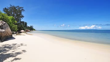 Una spiaggia nelle vicinanze