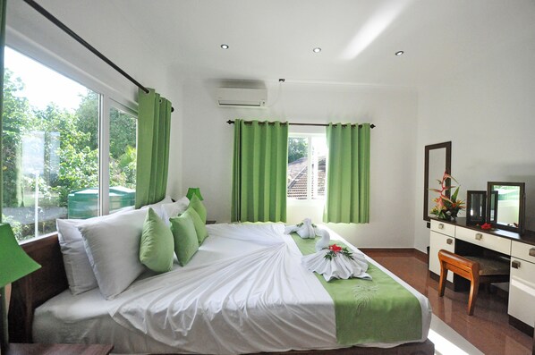 Departamento, 2 habitaciones | 1 habitación, caja de seguridad en la habitación y cortinas blackout 