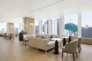 Breakfast, lunch, dinner served; international cuisine  - Courtyard by Marriott Seoul Namdaemun (Seoul)