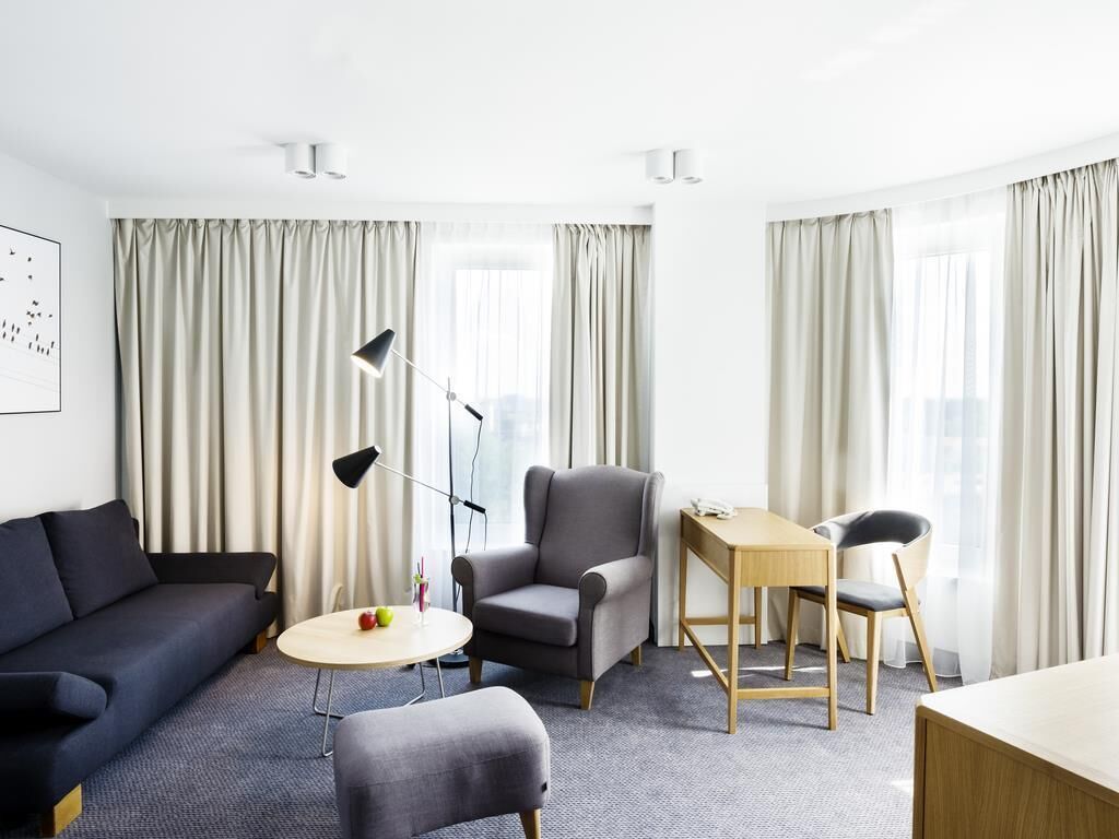 Standard Suite, 2 Double Beds | Desk, soundproofing, free WiFi, bed sheets