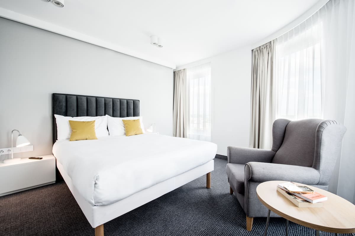 1 bedroom, desk, soundproofing, free WiFi