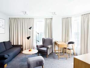 Standard Suite, 2 Double Beds | 1 bedroom, desk, soundproofing, free WiFi