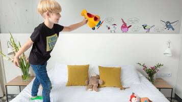 Escritorio, insonorización, wifi gratis y ropa de cama