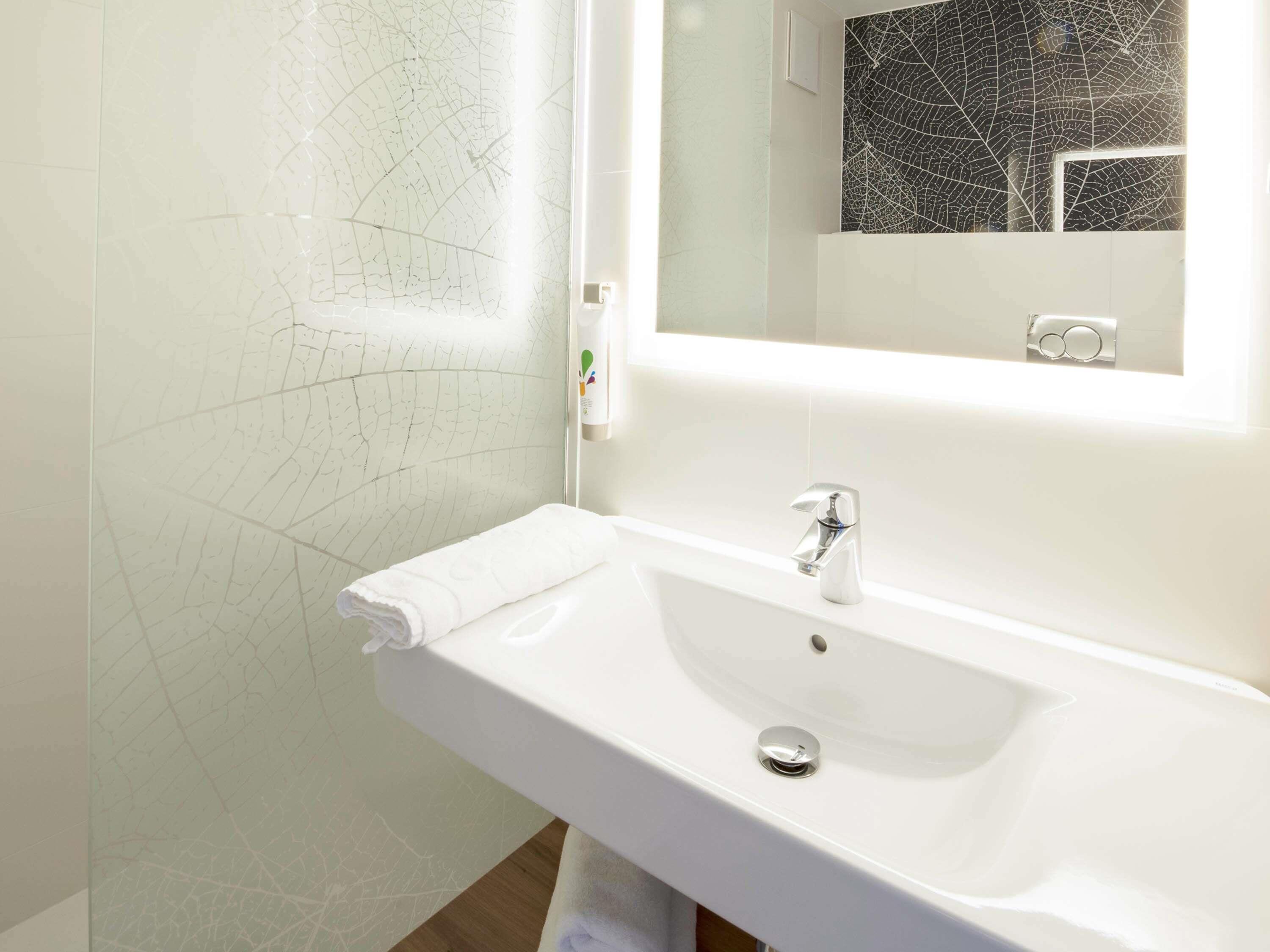 1 bedroom, desk, soundproofing, free wifi