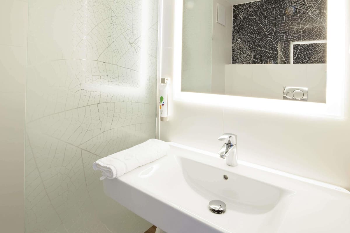 1 bedroom, desk, soundproofing, free WiFi