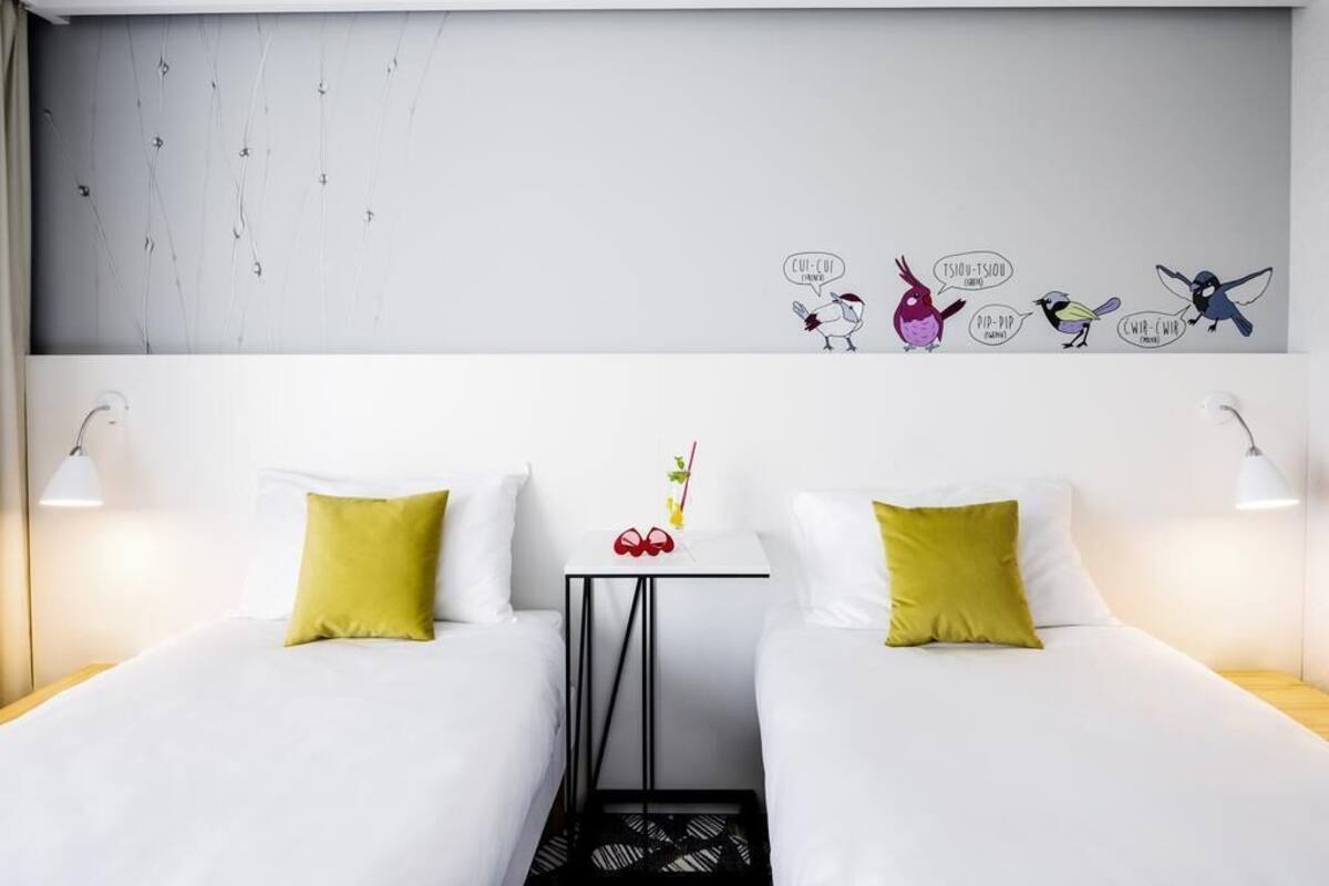 Kahden hengen standard-huone (kaksi sänkyä), 2 yhden hengen sänkyä | Työpöytä, äänieristys, ilmainen Wi-Fi, vuodevaatteet