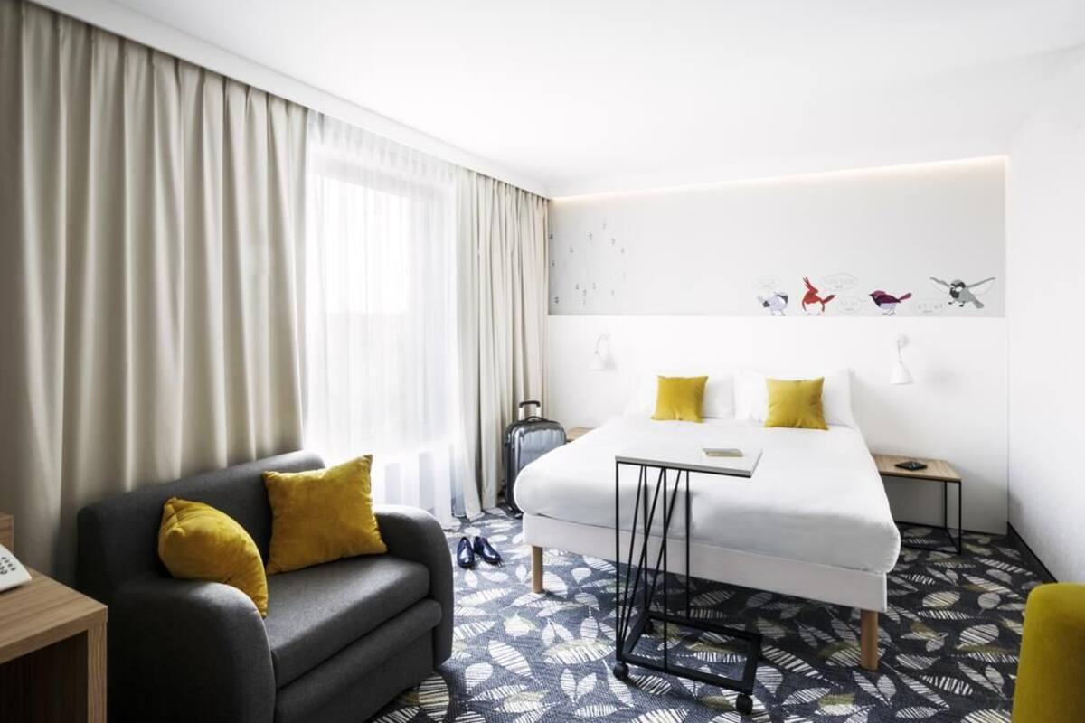 Chambre Double Standard, 1 lit double et 1 canapé-lit | Bureau, chambres insonorisées, Wi-Fi gratuit, draps fournis