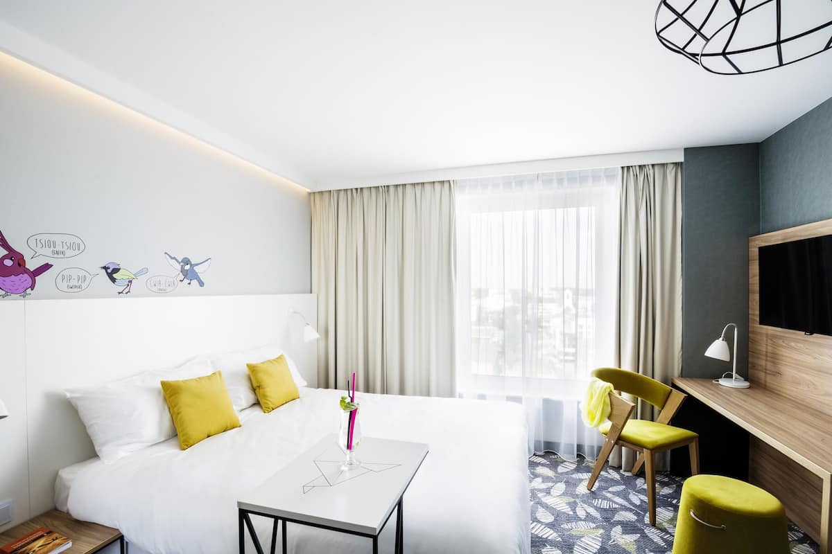 Skrivebord, lydisolert, wi-fi (inkludert) og sengetøy