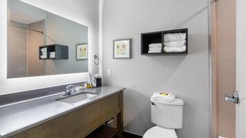 Articles de toilette gratuits, sĂšche-cheveux, serviettes fournies, savon
