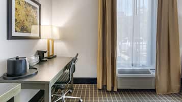 Caja de seguridad en la habitación y escritorio