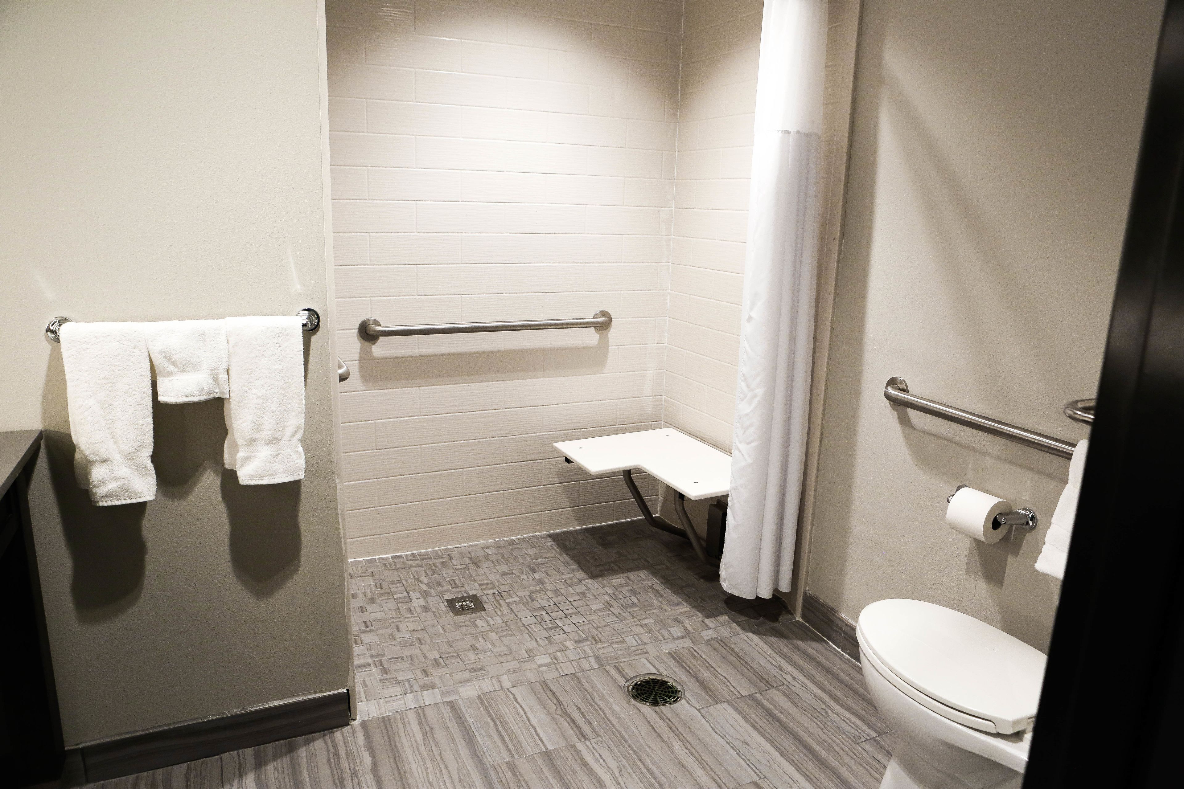 standard room, 1 king bed, accessible, non smoking | in-room safe, blackout curtains, iron/ironing board