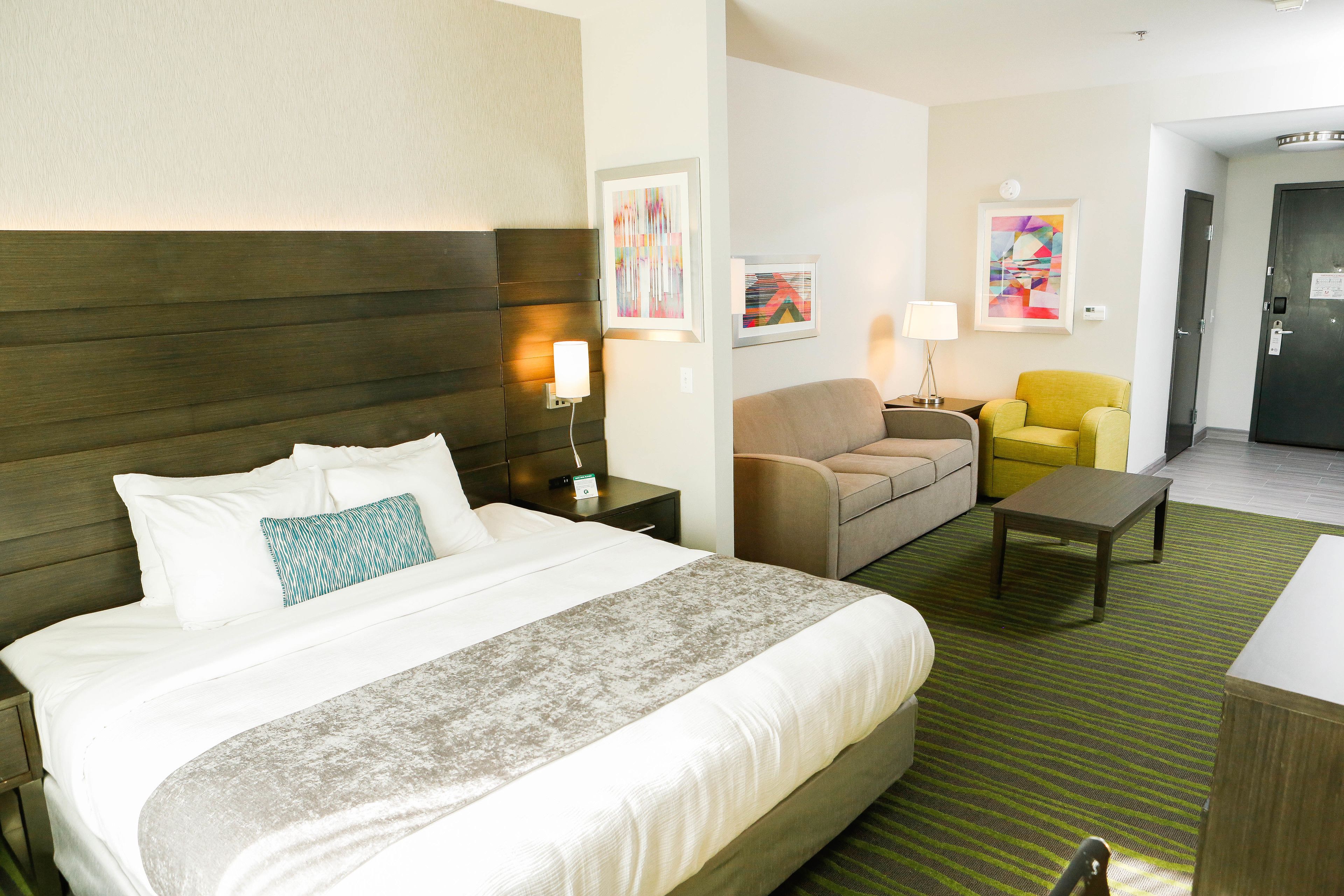 Suite, 1 King Bed, Non Smoking, Microwave