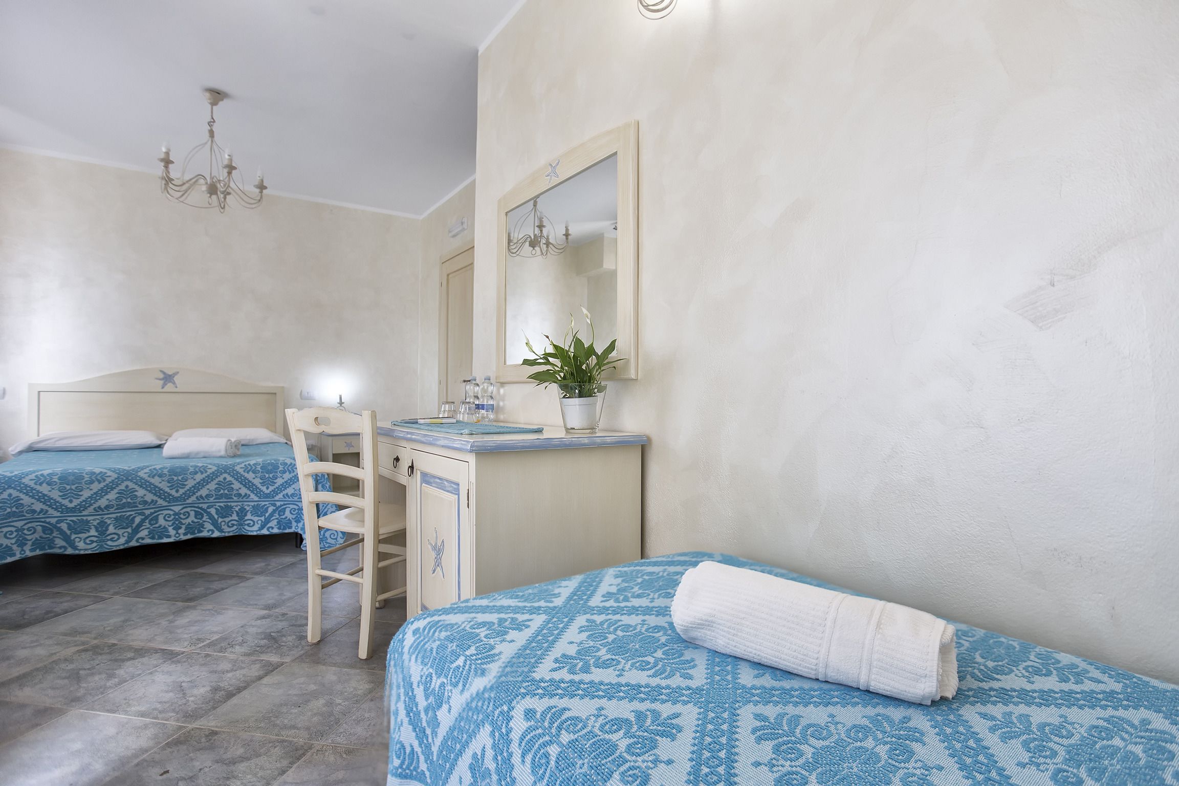 Quarto triplo conforto | Roupas de cama premium, edredons de pluma