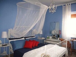 Individually decorated, individually furnished, desk, iron/ironing board - B&B Il Faro di Alghero (Alghero)