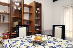 Desayuno buffet (EUR 6 por persona)