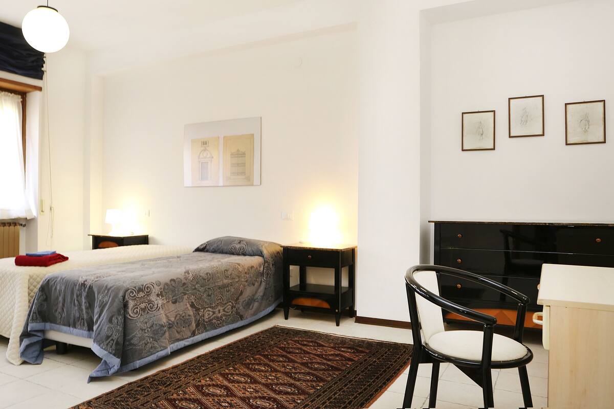 Habitación con 1 cama matrimonial o 2 individuales (Romana) | 1 habitación, ropa de cama de alta calidad y escritorio