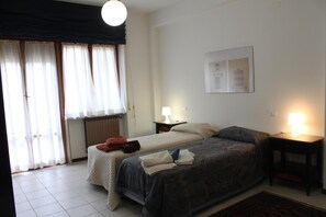 1 habitación, ropa de cama de alta calidad y escritorio