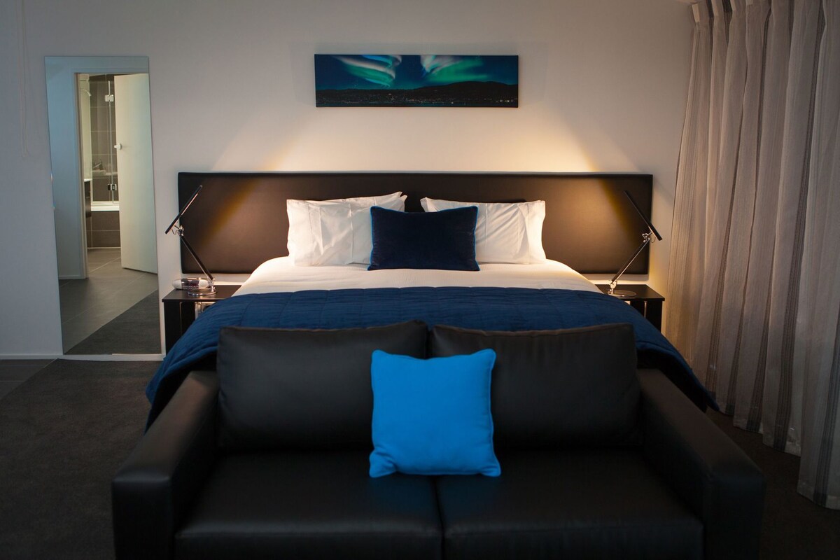 Premium bedding, pillowtop beds, desk, blackout drapes
