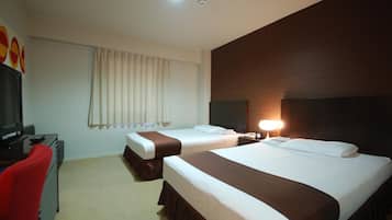 Pillowtop beds, desk, iron/ironing board, free WiFi