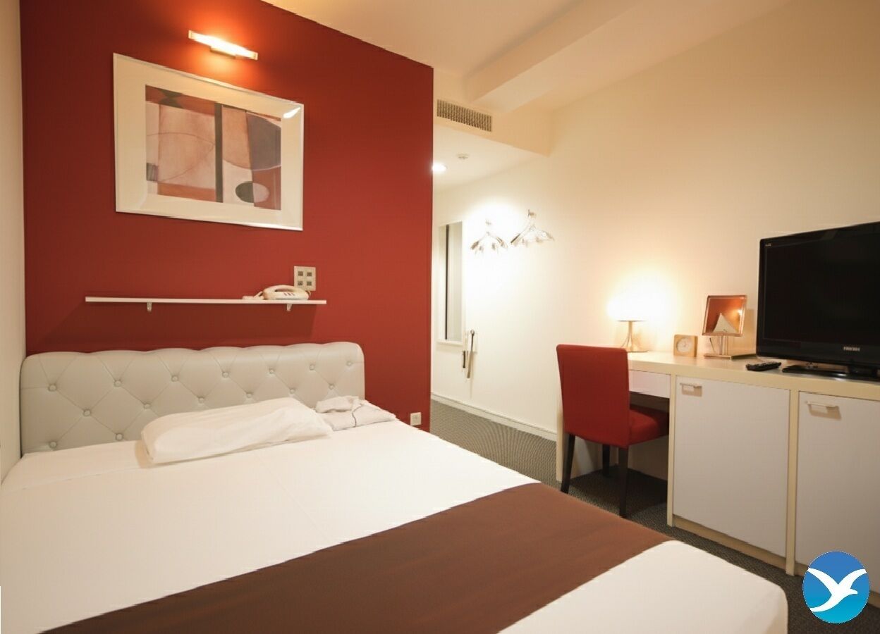 Surmatelas, bureau, fer et planche à repasser, Wi-Fi gratuit