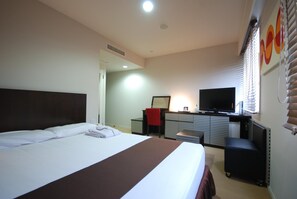 Pillow-top beds, desk, iron/ironing board, free WiFi - Kokusai Hotel Yamaguchi (Yamaguchi)