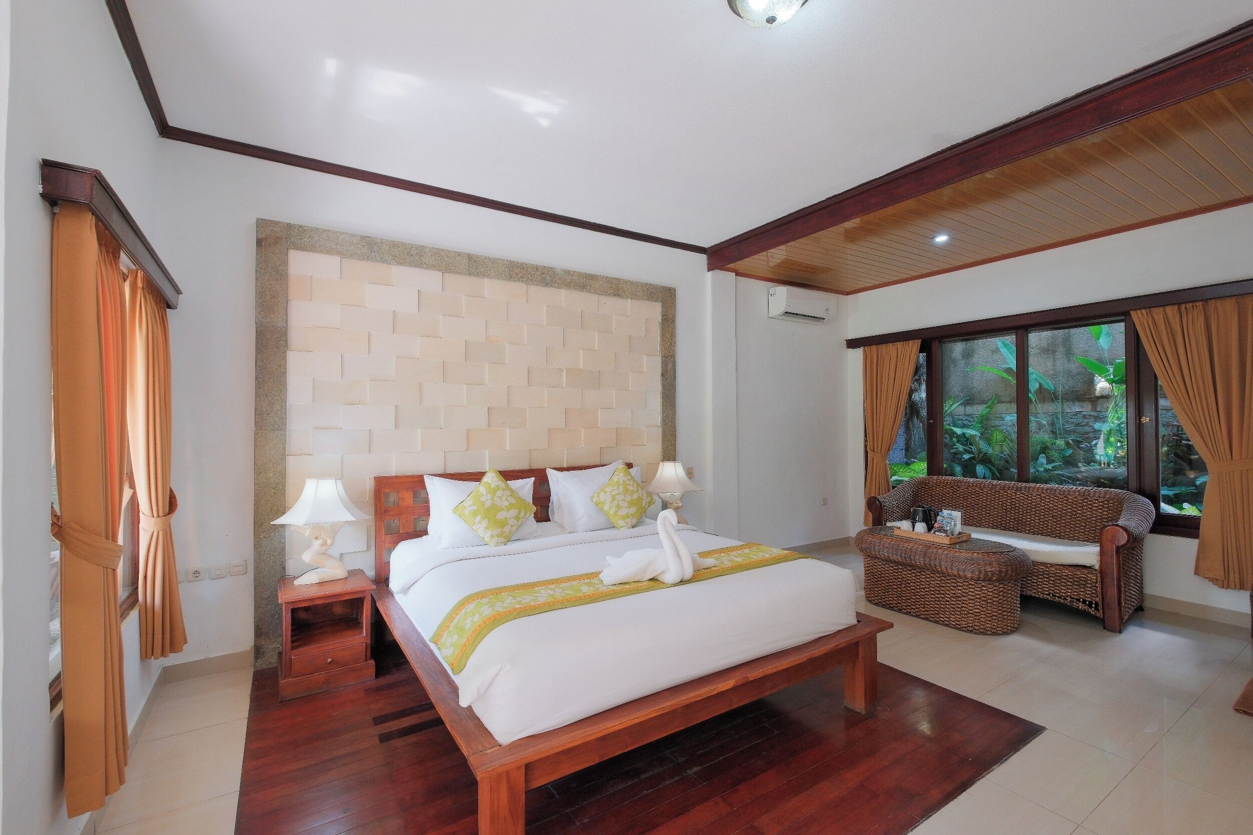 Suite Bungalow | Minibar, desk, free WiFi, bed sheets