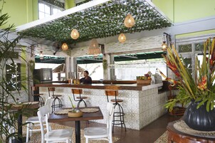 Breakfast, lunch, dinner served; international cuisine 