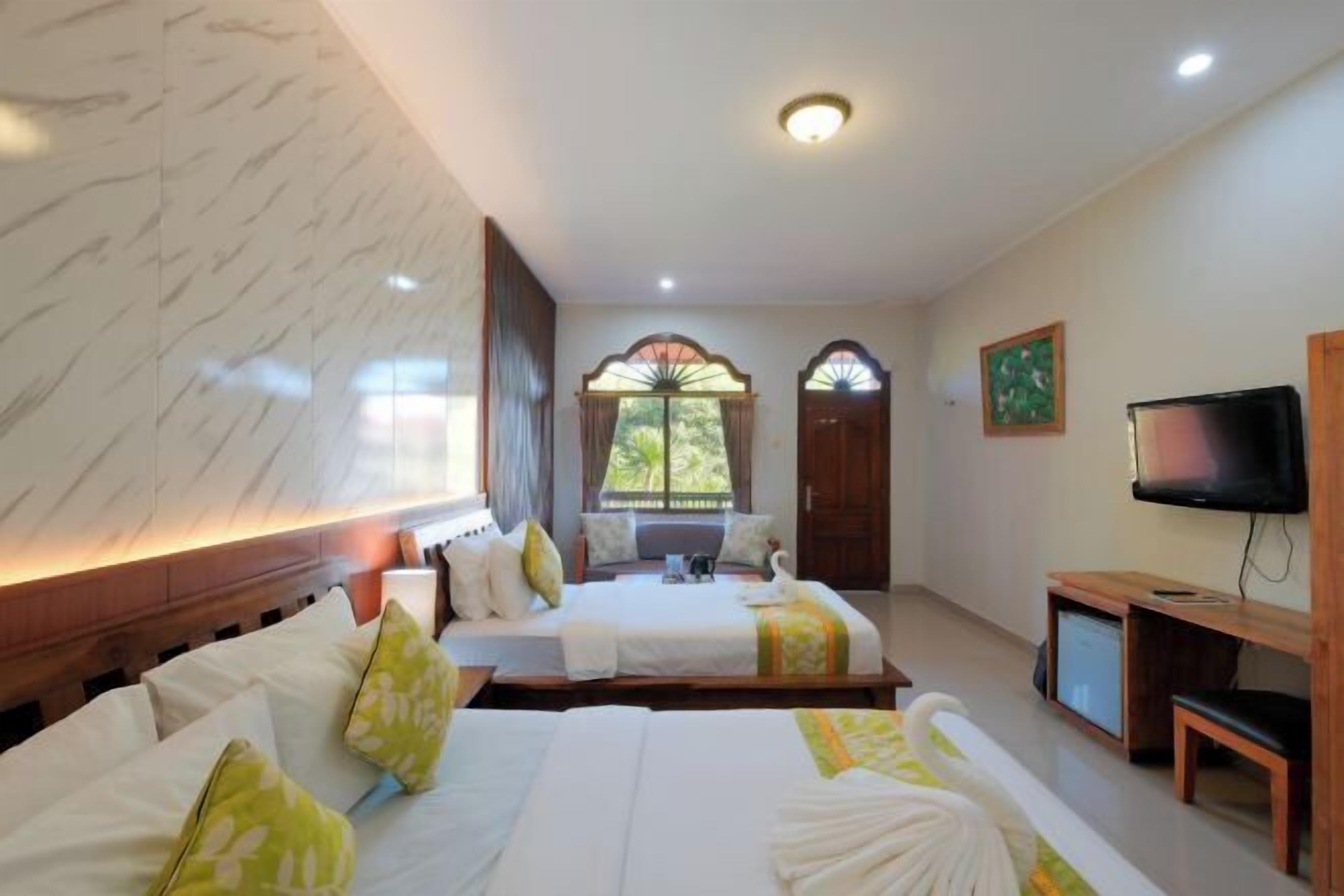 Minibar, desk, free WiFi, bed sheets