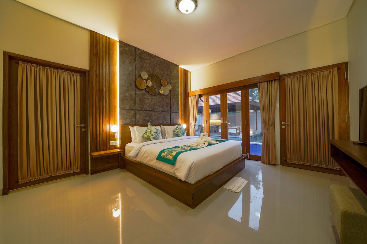 Two Bedroom Pool Villa | Minibar, skrivebord, wi-fi (inkludert) og sengetøy