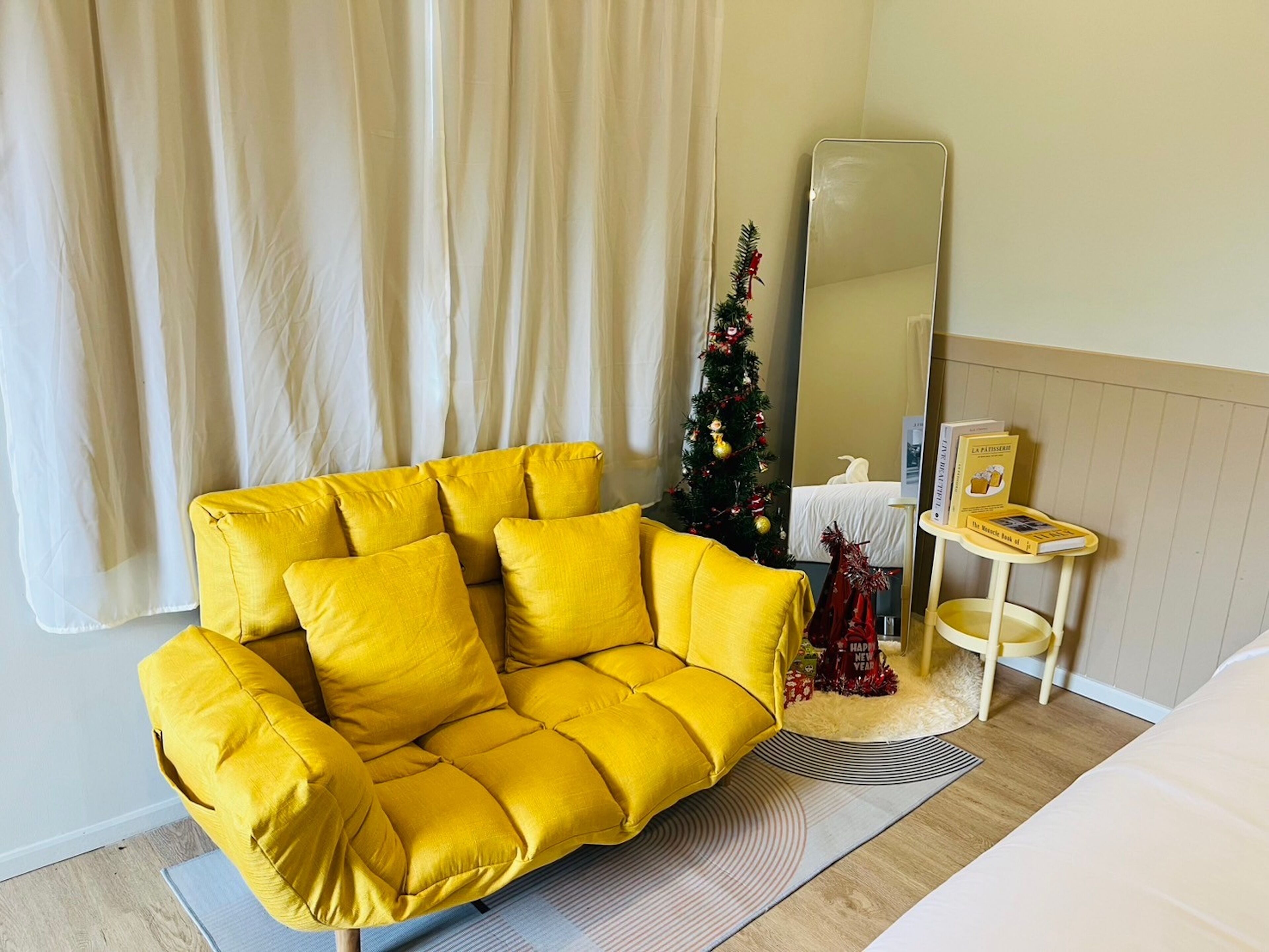 Standard Double Room | Living area | Plasma TV