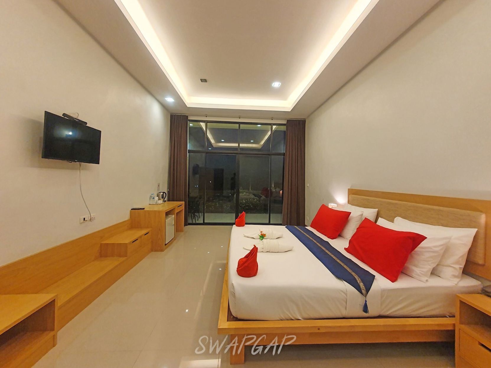 Safe på rommet, individuelt dekorert og skrivebord