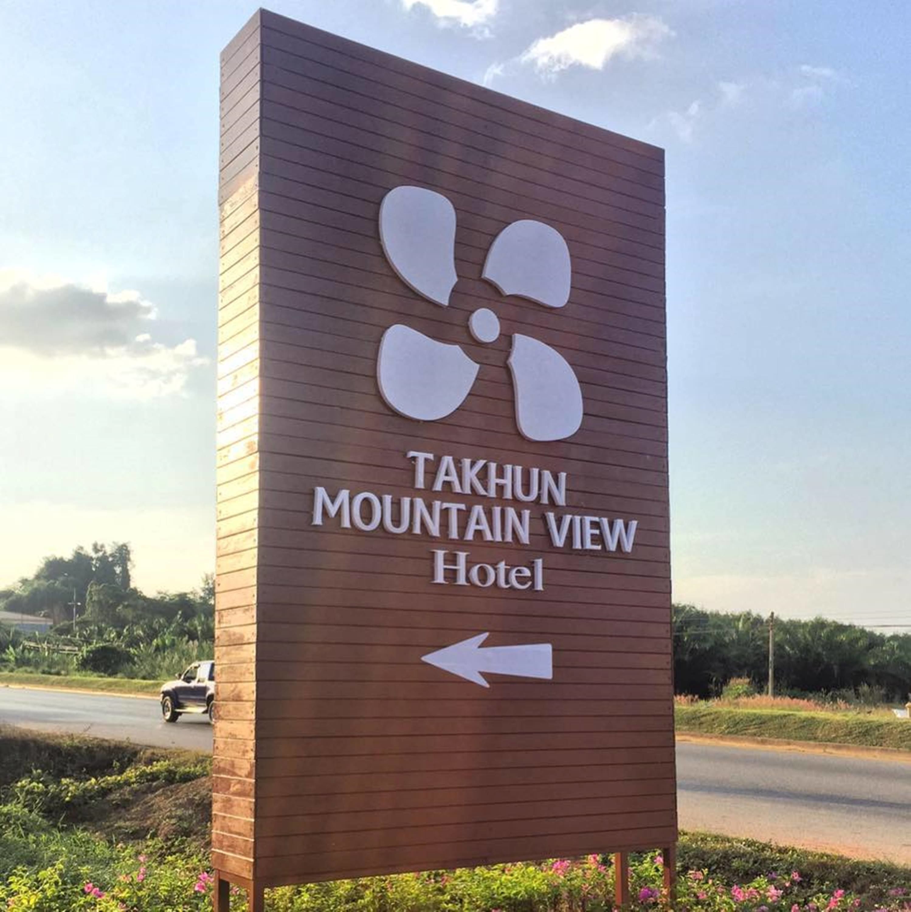 A sign for Takhun Mountain View Hotel with a directional arrow.