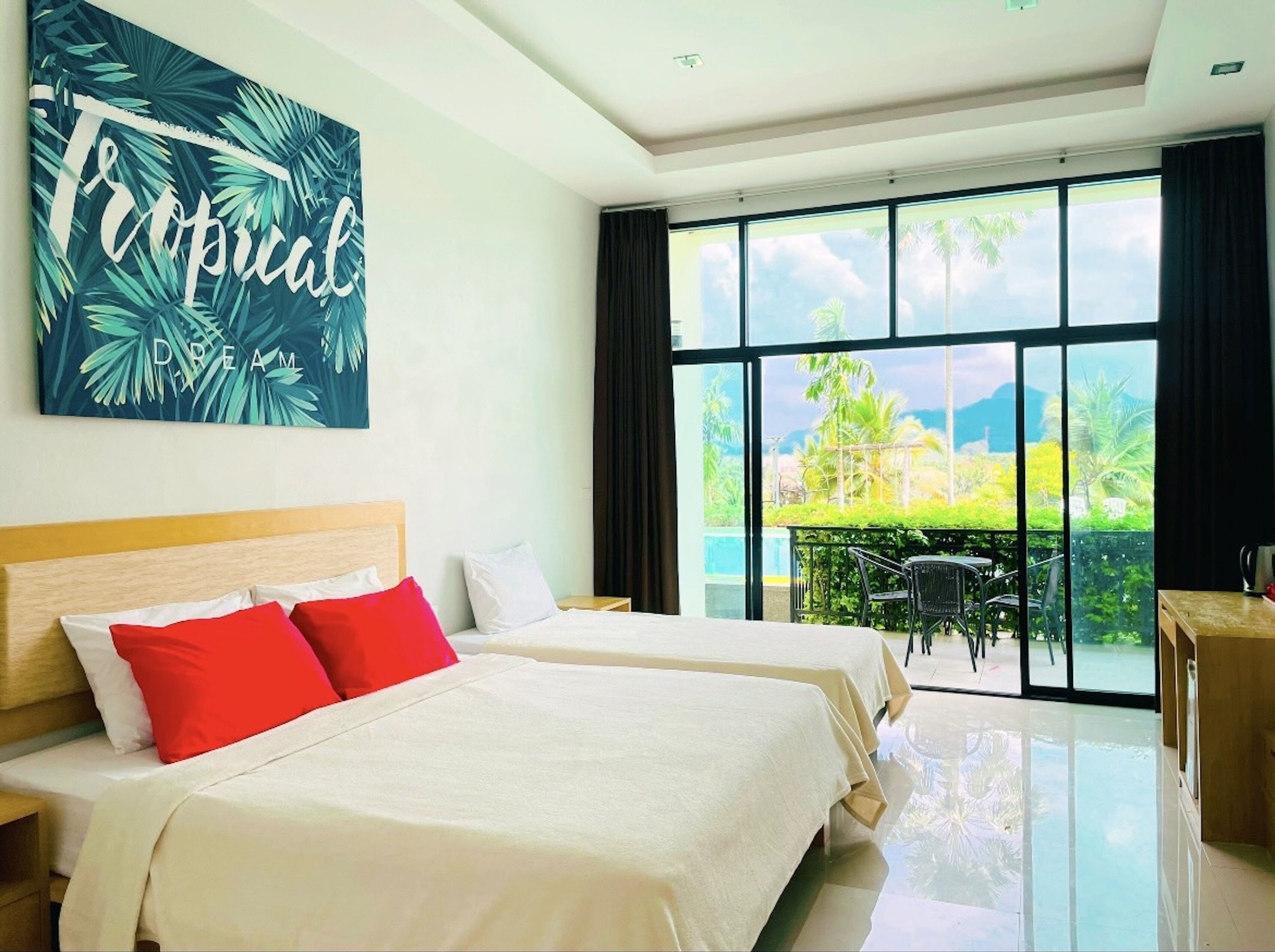 Coffres-forts dans les chambres, décoration personnalisée, bureau