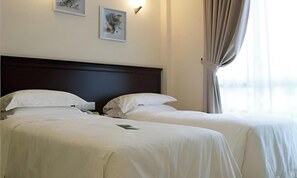 Seprai premium, meja kerja, dan tempat tidur lipat/tambahan