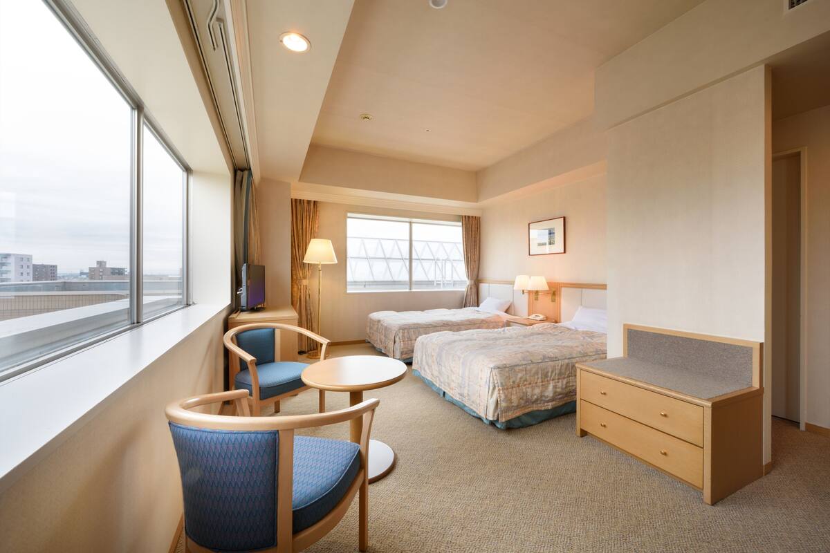 desk, laptop workspace, iron/ironing board, cots/infant beds