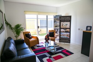 Lobby sitting area - Nesuto Geraldton (Beresford)