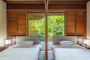 Royal Room | Premium bedding, down comforters, free minibar, in-room safe