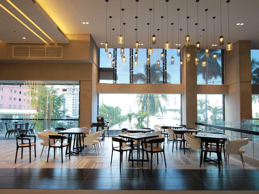 Breakfast, lunch, dinner served; international cuisine