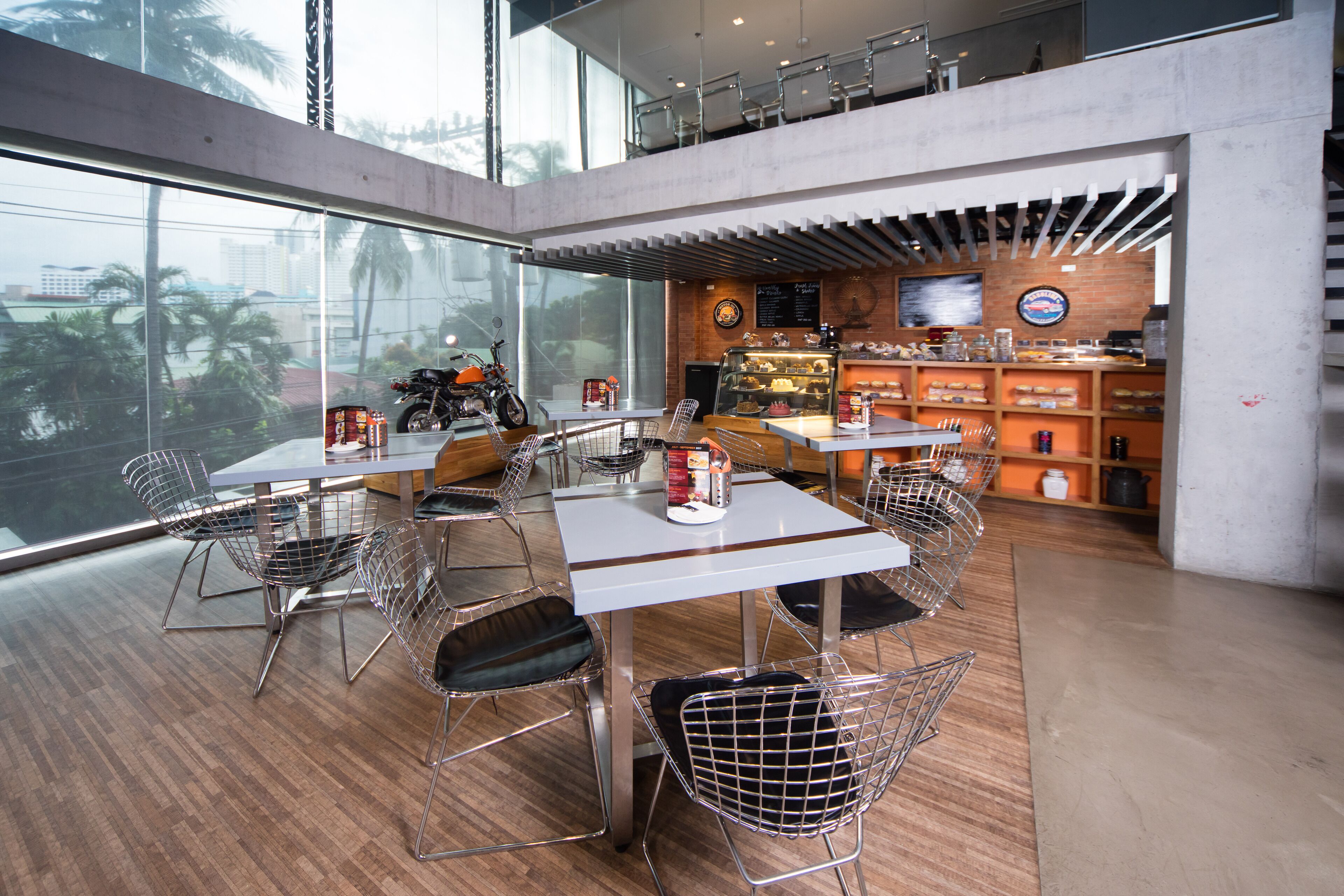 breakfast, lunch, dinner served; international cuisine