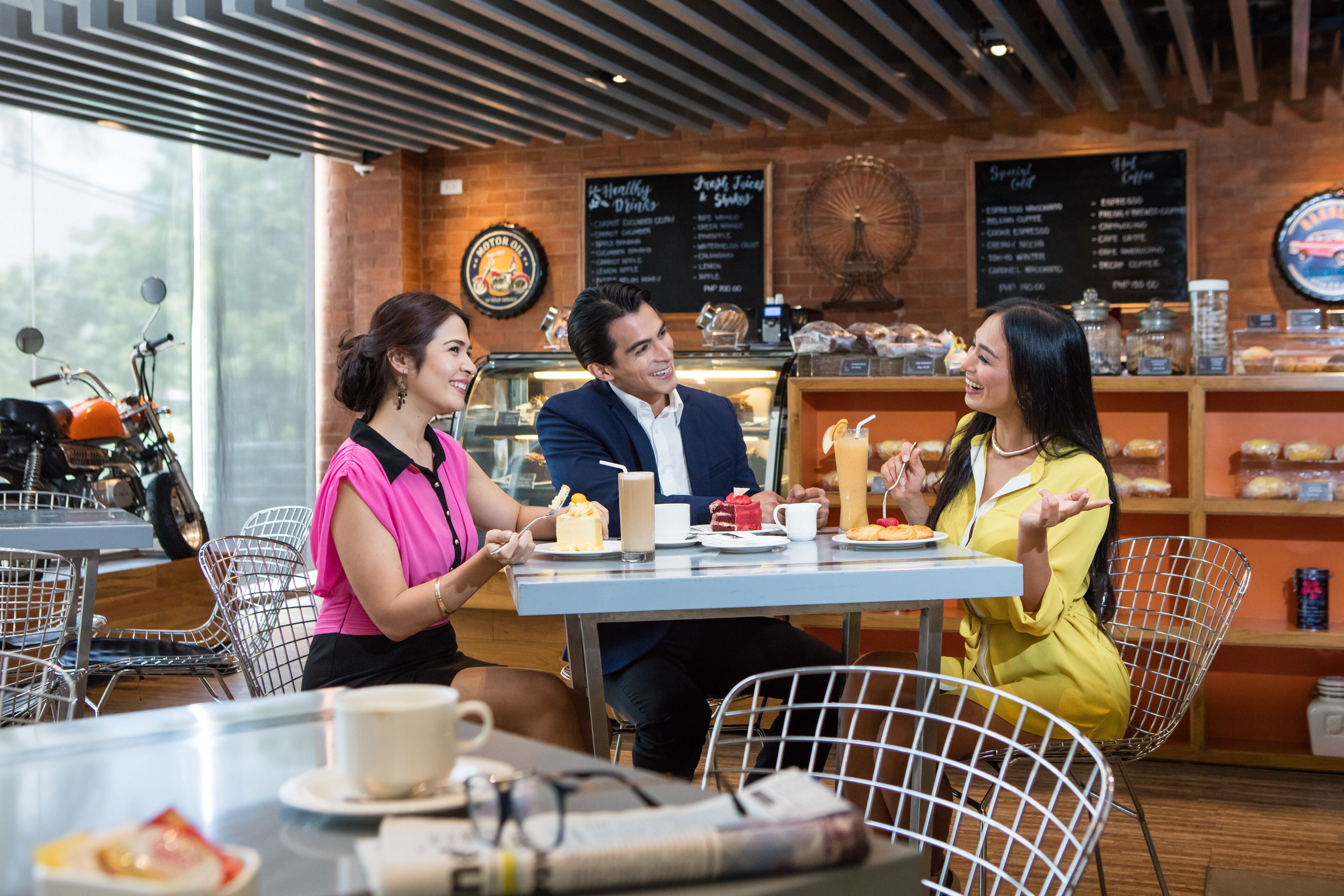 breakfast, lunch, dinner served; international cuisine