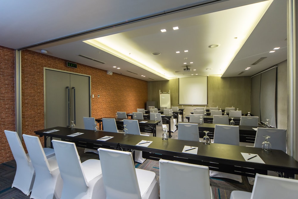 The B Hotel Quezon City by null