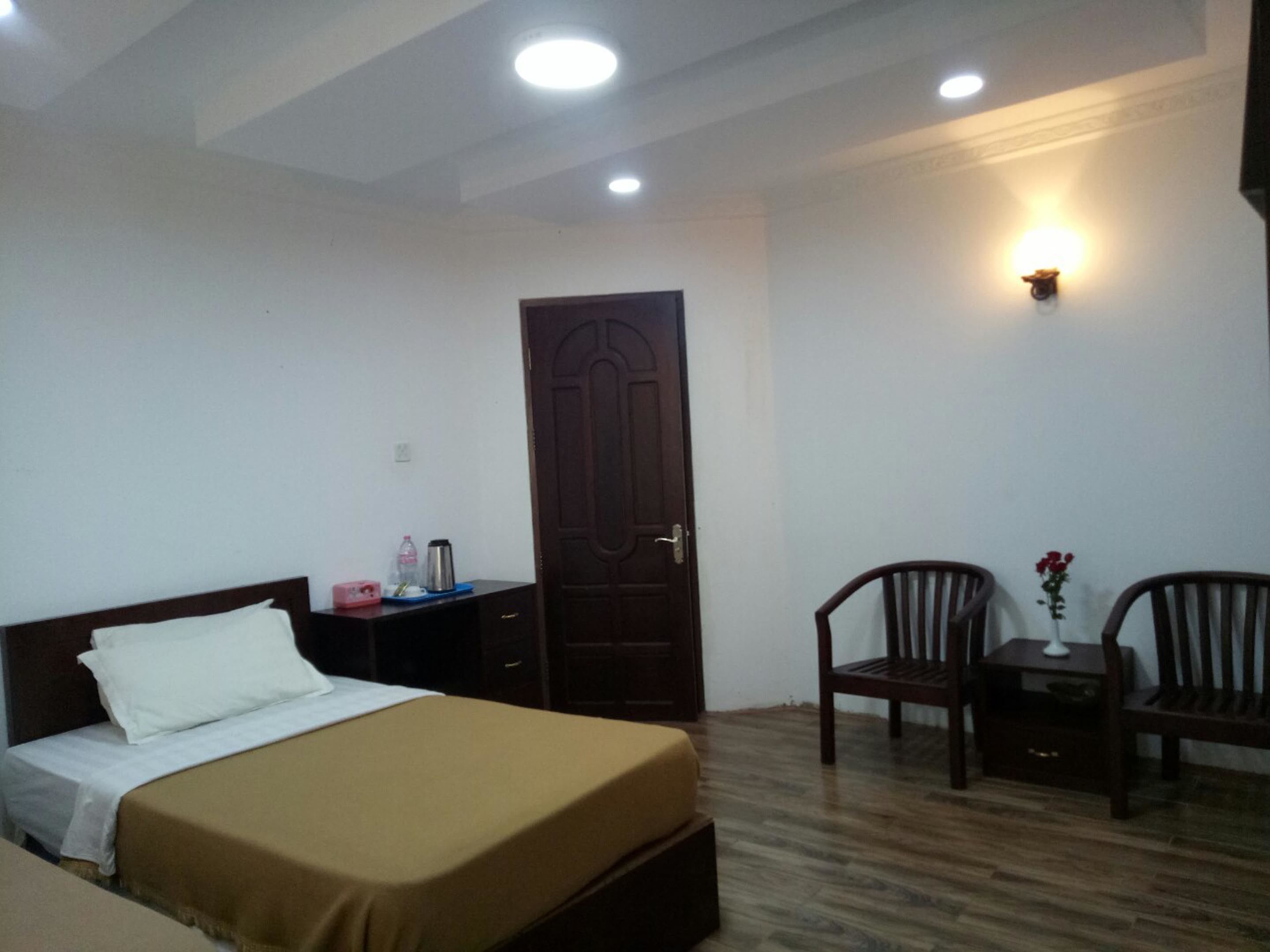 standard twin room | minibar, desk, blackout curtains, rollaway beds