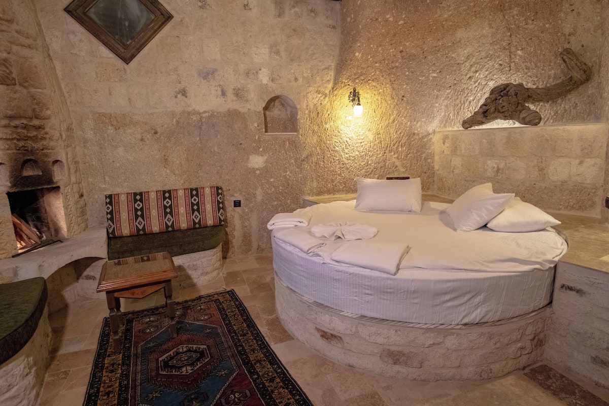 1 bedroom, in-room safe, individually decorated, individually furnished