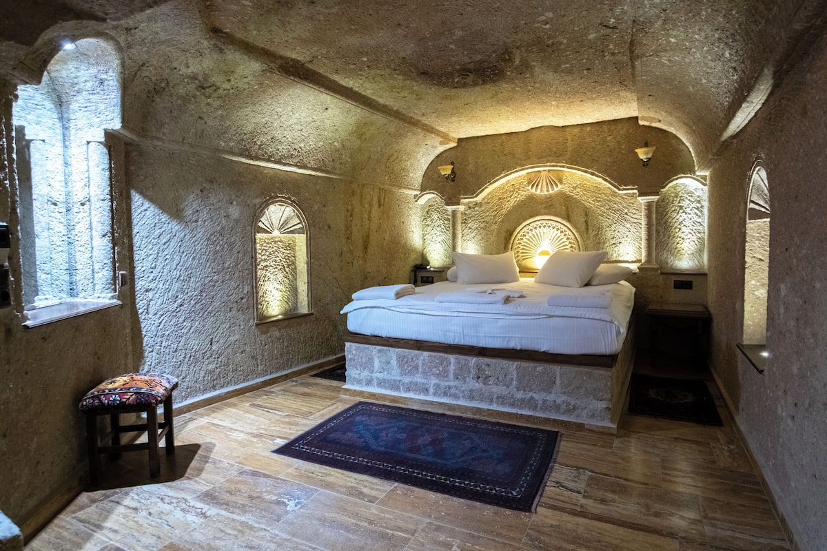 Deluxe Double Room | 1 bedroom, in-room safe, individually decorated, individually furnished