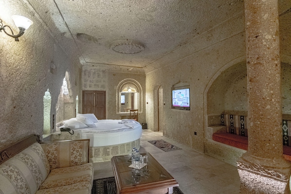 1 bedroom, in-room safe, individually decorated, individually furnished