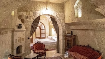 房內夾萬、獨特設計、獨特裝修、書桌