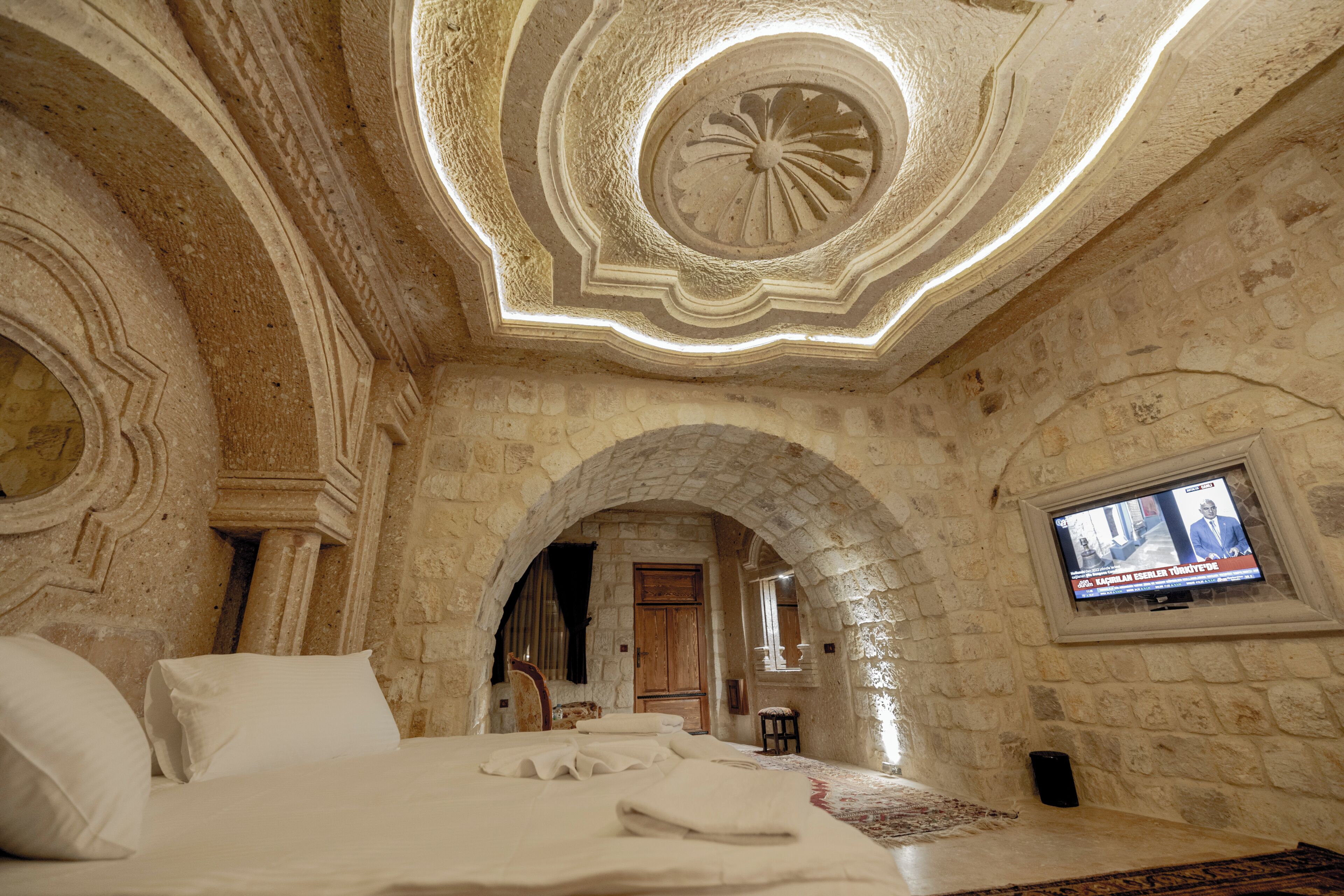 Habitación triple Grand | Caja de seguridad en la habitación y decoración personalizada 