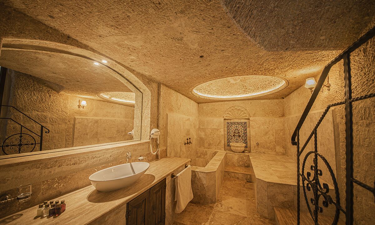 deluxe suite (cave) | bathroom | separate bathtub and shower, jetted bath, free toiletries, hair dryer