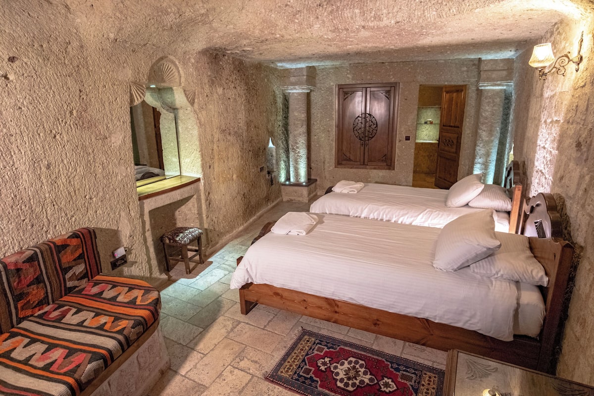 Standard Twin Room | 1 bedroom, in-room safe, individually decorated, individually furnished